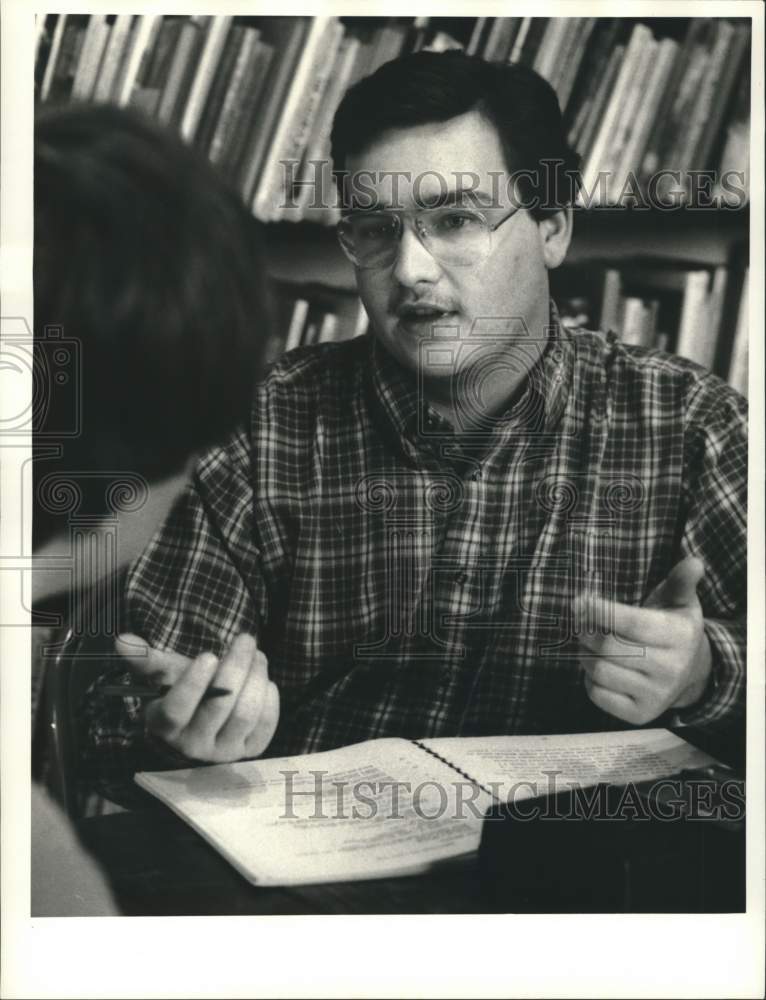 1985 Press Photo Kevin Spillane, Literacy Volunteer - Historic Images