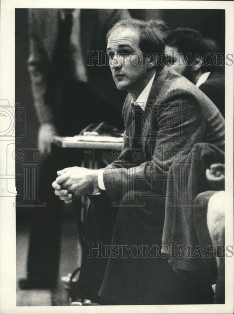 1984 Press Photo George Straub Fowler Basketball at High School Game - Historic Images