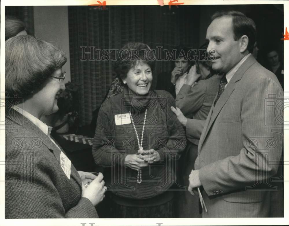 1985 Mayor Elect Tom Young with Sister Barbara Garland at Event - Historic Images