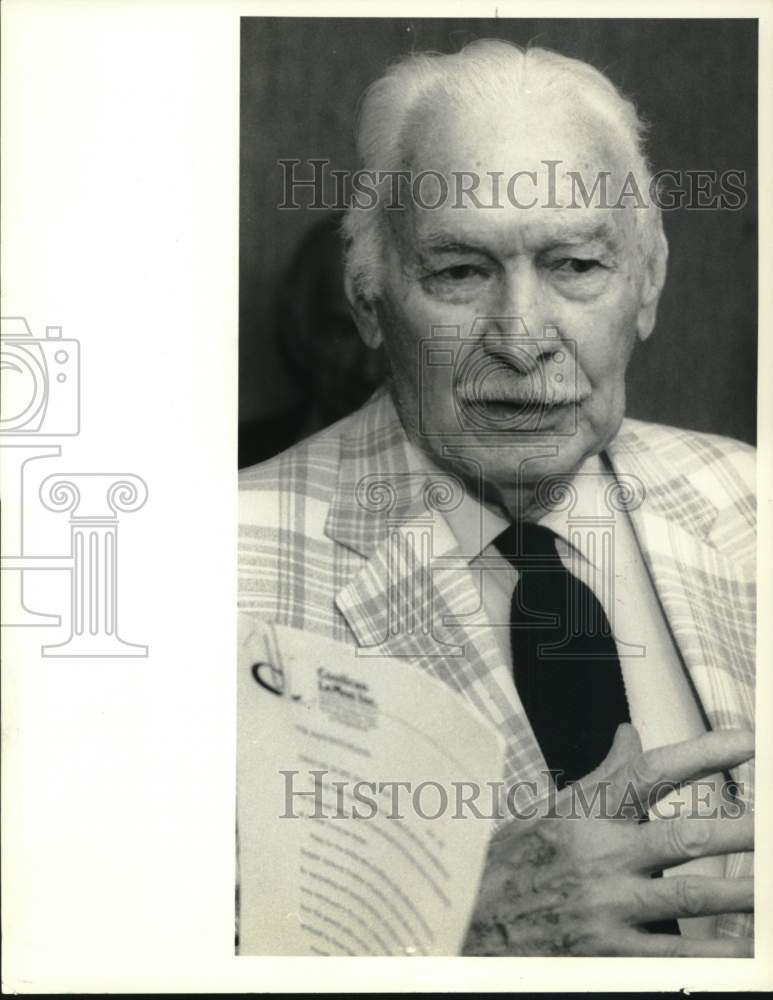 1987 Roy Simmons Sr. in Close Up - Historic Images