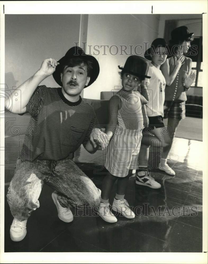 1989 Opera Performer Michael Connor with Students at Marshall Hall - Historic Images