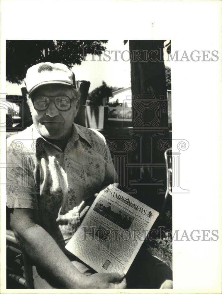 Press Photo James W. Wyckoff Holding Sampson Newspaper - sya07724 - Historic Images