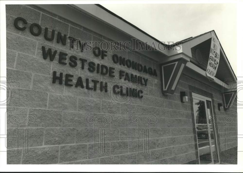 1992 Press Photo Onondaga West Side Family Health Clinic Office Building Sign - Historic Images