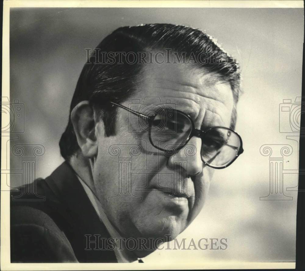 1975 Press Photo Hughes Rudd, Central Broadcasting Services Anchorman - Historic Images