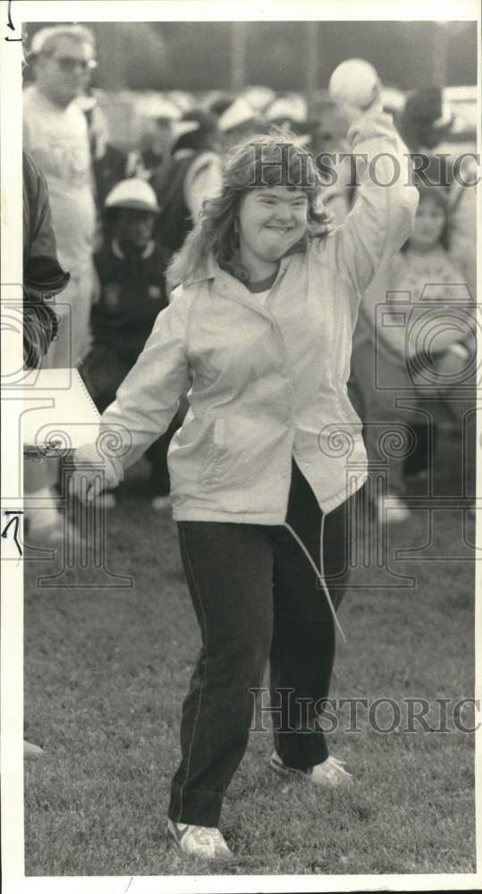 1986 Press Photo Pamela Hays at Special Olympics Softball Throw Event- Historic Images