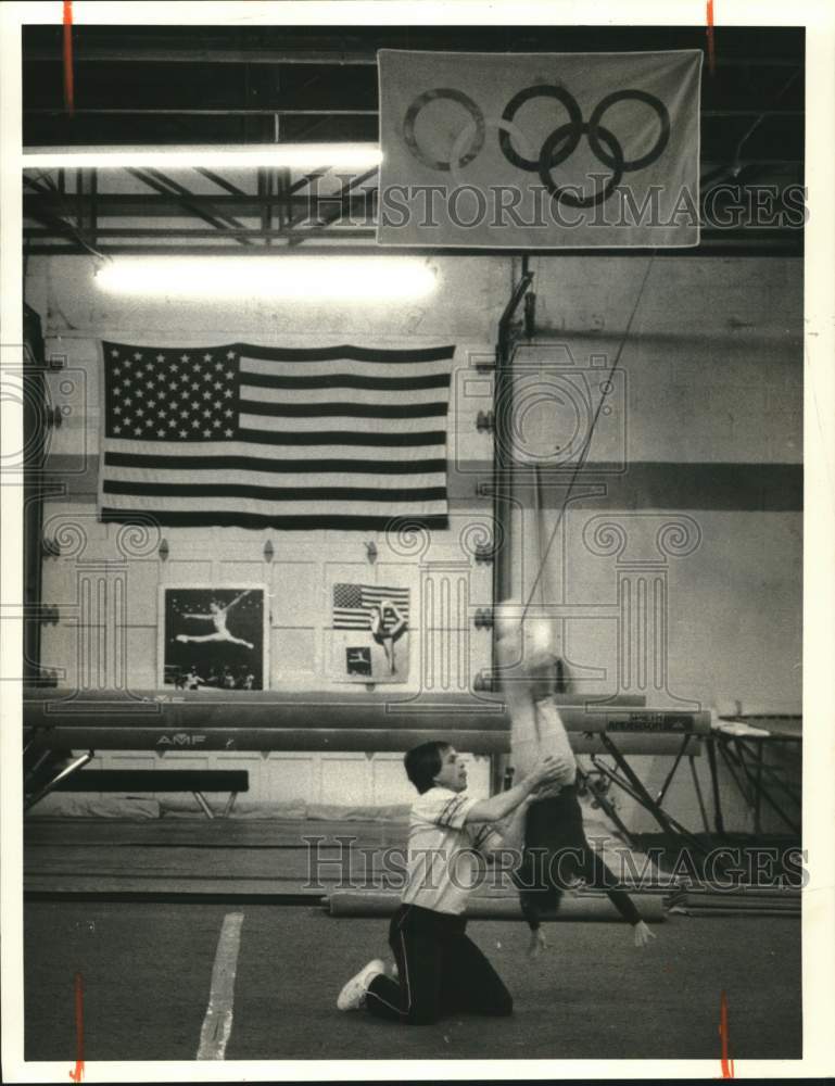 1985 Press Photo Jim Thompson, Instructor at Central New York Gymnastics School - Historic Images