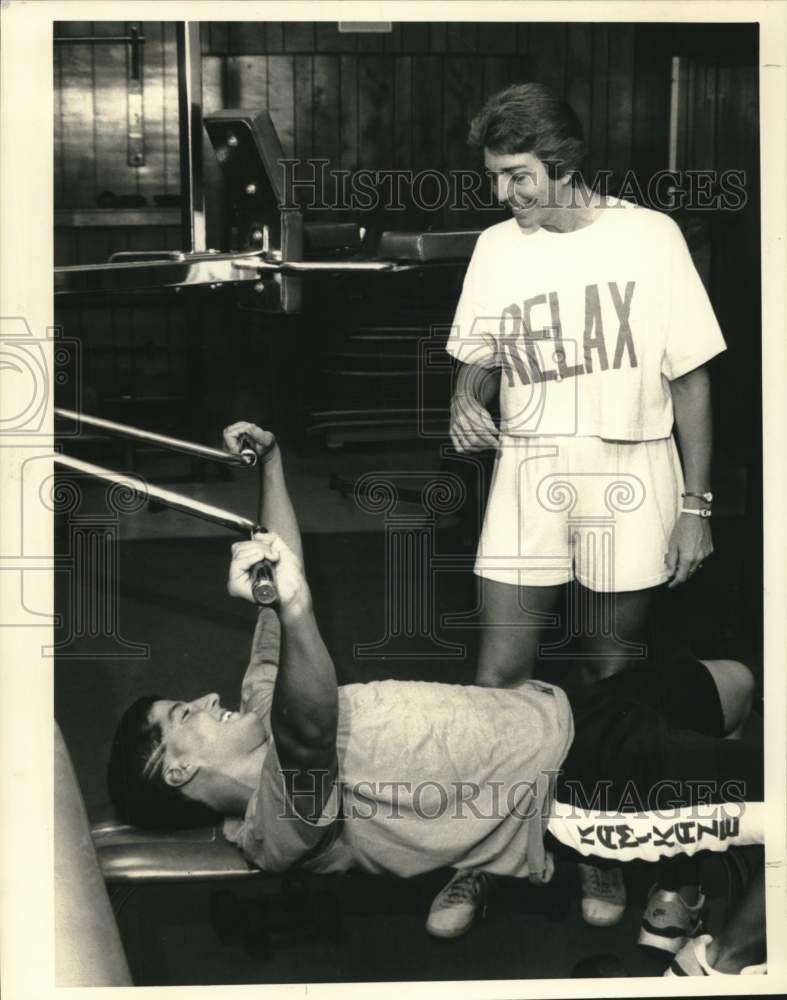 1988 Press Photo Solvay Geddes Community Center Director Ann Barnes at Gym - Historic Images