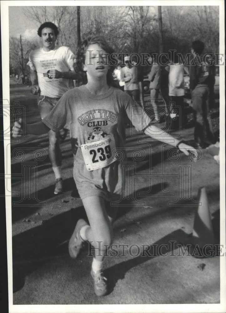 Press Photo Erin Ryan of Liverpool, First Place at 5K Race - sya09154 - Historic Images