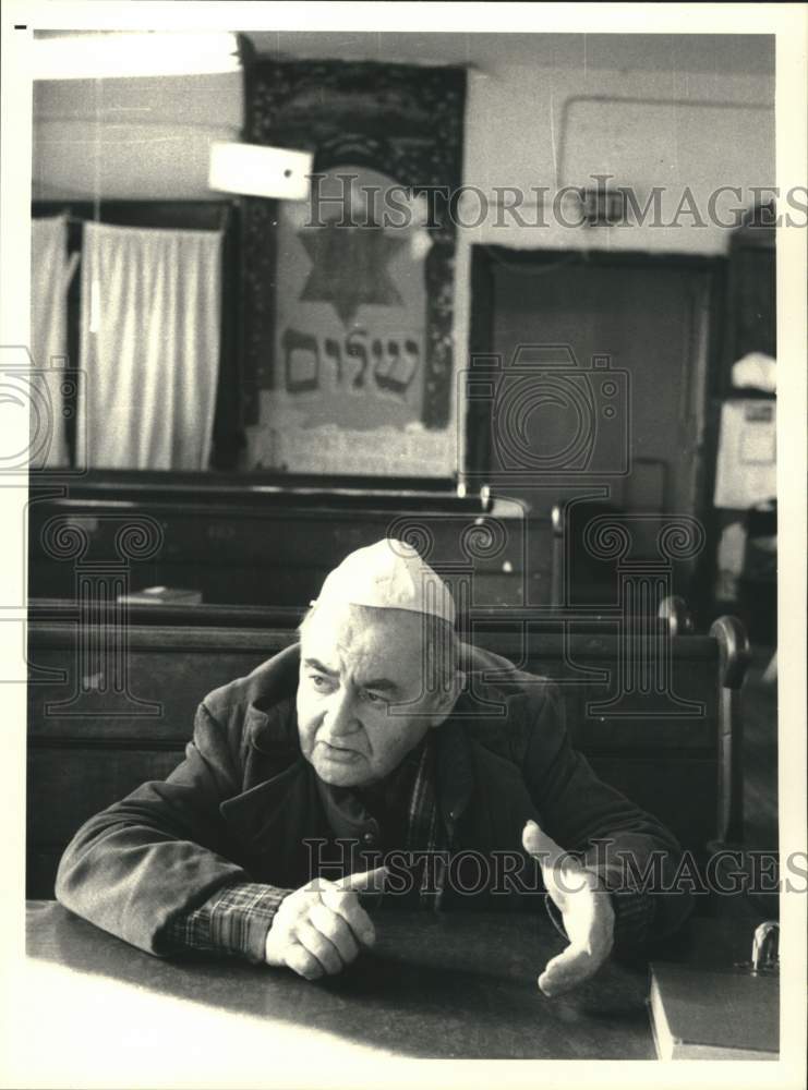 1986 Morshe Sacks in Portrait - Historic Images