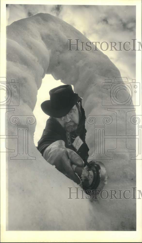 1991 Press Photo Jerry Merrill, Snow Sculptor at Clinton Square Winterfest - Historic Images