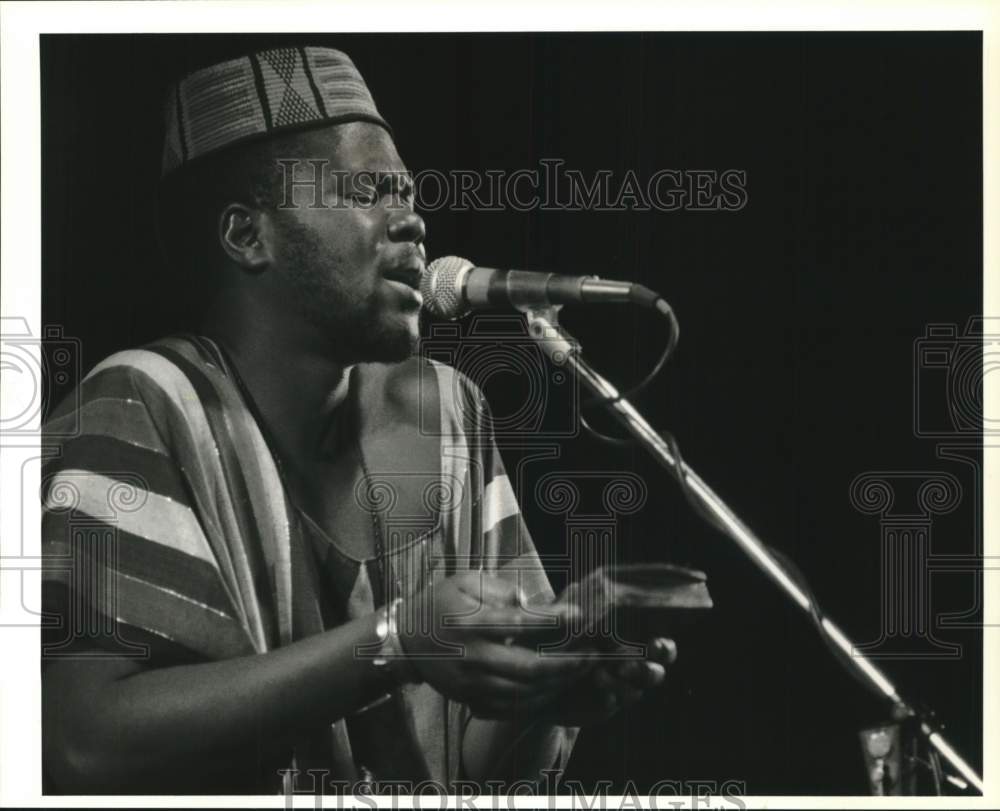 1991 Press Photo Samite of Uganda Performs at Shanahan Chapel at Lemoyne College - Historic Images