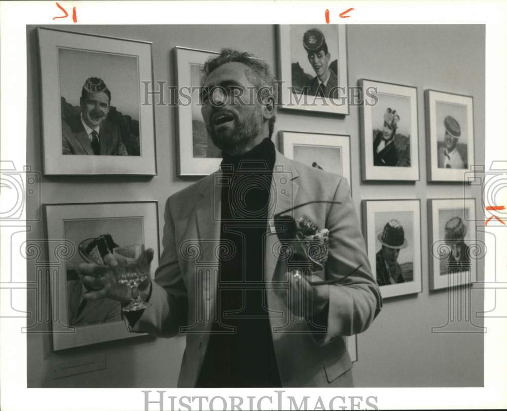 1992 Press Photo Willyum Rowe, Artist at Syracuse University Schine Center - Historic Images