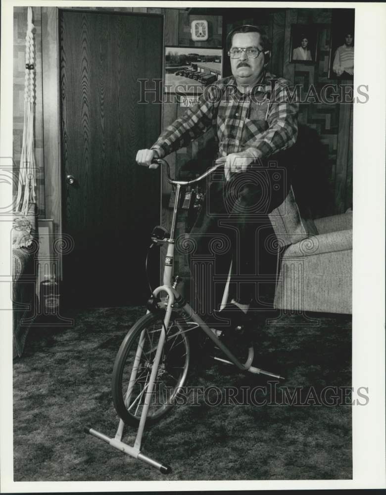 1989 Press Photo Sonny Rice Heart Transplant Patient Exercising at Elbridge Home - Historic Images