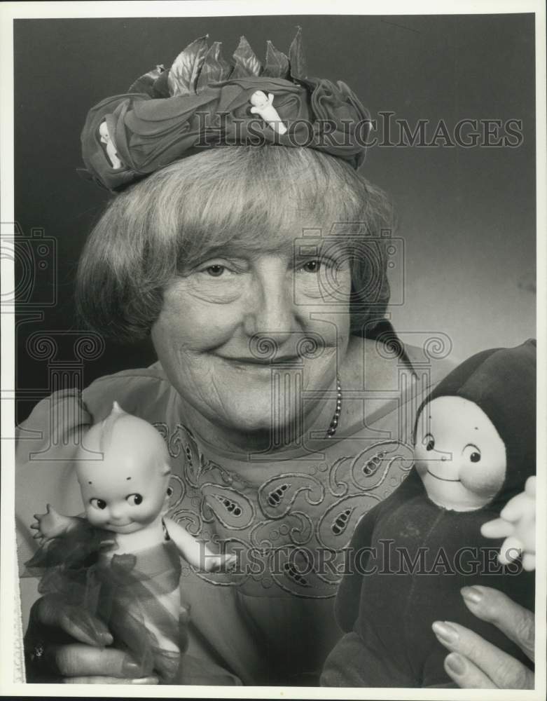 1990 Press Photo Local Historian Mary Lou Ratcliffe with Kewpie Doll Collection - Historic Images