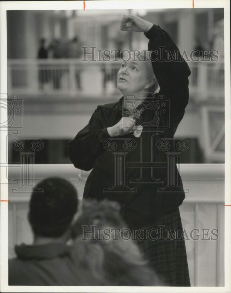 1990 Press Photo Mary-Lib Whitney, Salt City Storyteller at Syracuse Galleries - Historic Images