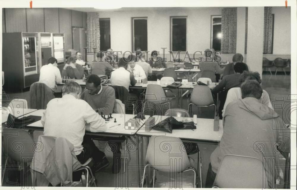 1986 Press Photo Syracuse Chess Club Members at Merchant Bank Building Meeting- Historic Images