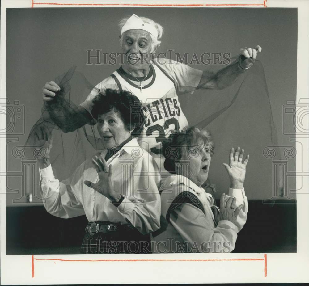 1989 Press Photo Senior Citizen Acting Troup at the Salvation Army Performance - Historic Images