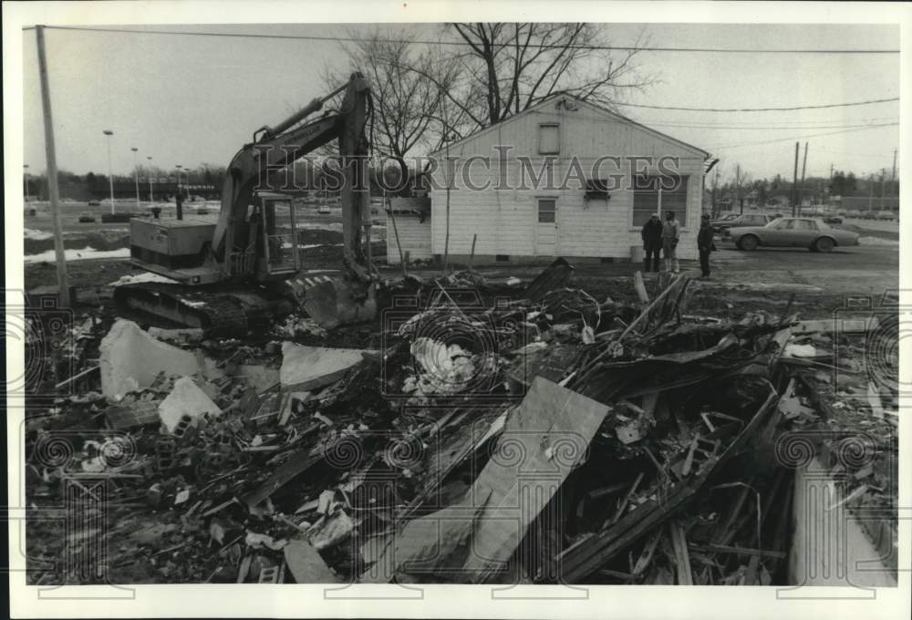 1986 Press Photo Toys R Us Construction Site on East Genesee Street - Historic Images