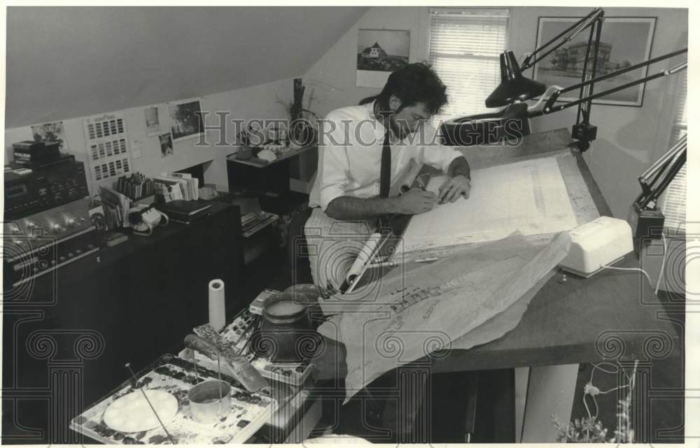 1986 Press Photo Paul Williams at Clarendon Street Home Art Studio - Historic Images