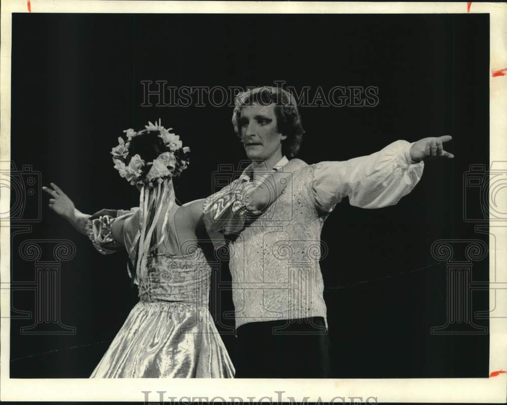 1988 Press Photo &quot;Music &#39;n&#39; Motion&quot; Dancers at &quot;100 Minutes of Entertainment&quot; - Historic Images