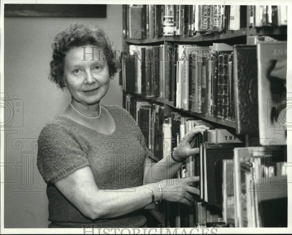 1987 Press Photo Peggy Anderson, Skaneateles Library Librarian - Historic Images