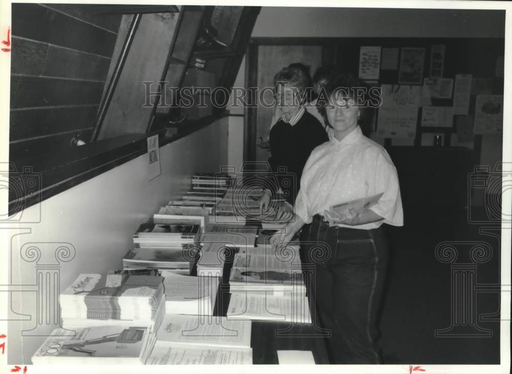 1989 Press Photo Syracuse Christian Writers Guild Member Janice Wise - Historic Images