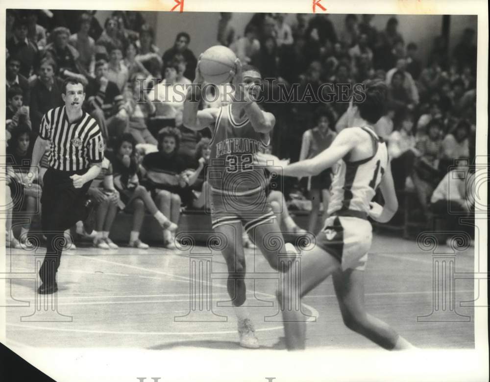 1985 Press Photo Patriots Basketball Player King Rice at Game - sya12797 - Historic Images