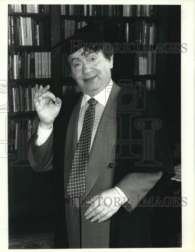 1990 Press Photo Comedian Jackie Mason at Oxford University in United Kingdom - Historic Images