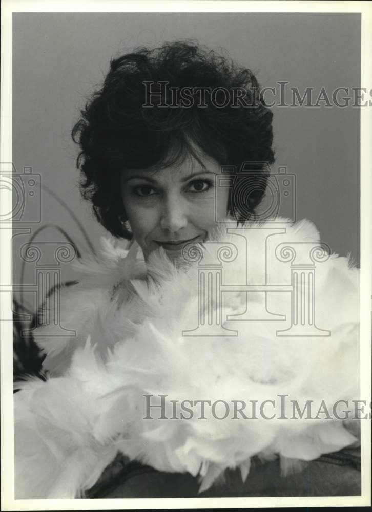 1991 Press Photo Syracuse Opera Company Actress Carolann Page in The Merry Widow - Historic Images