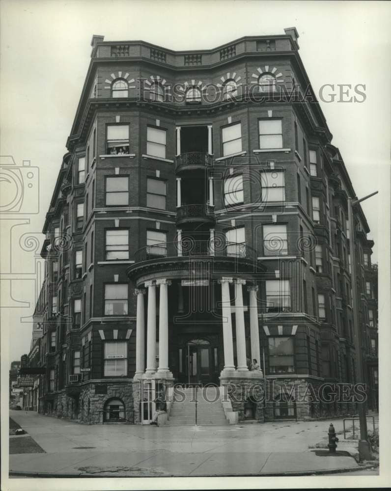 1963 Press Photo James Street View of Snowden Apartments Building Entrance - Historic Images