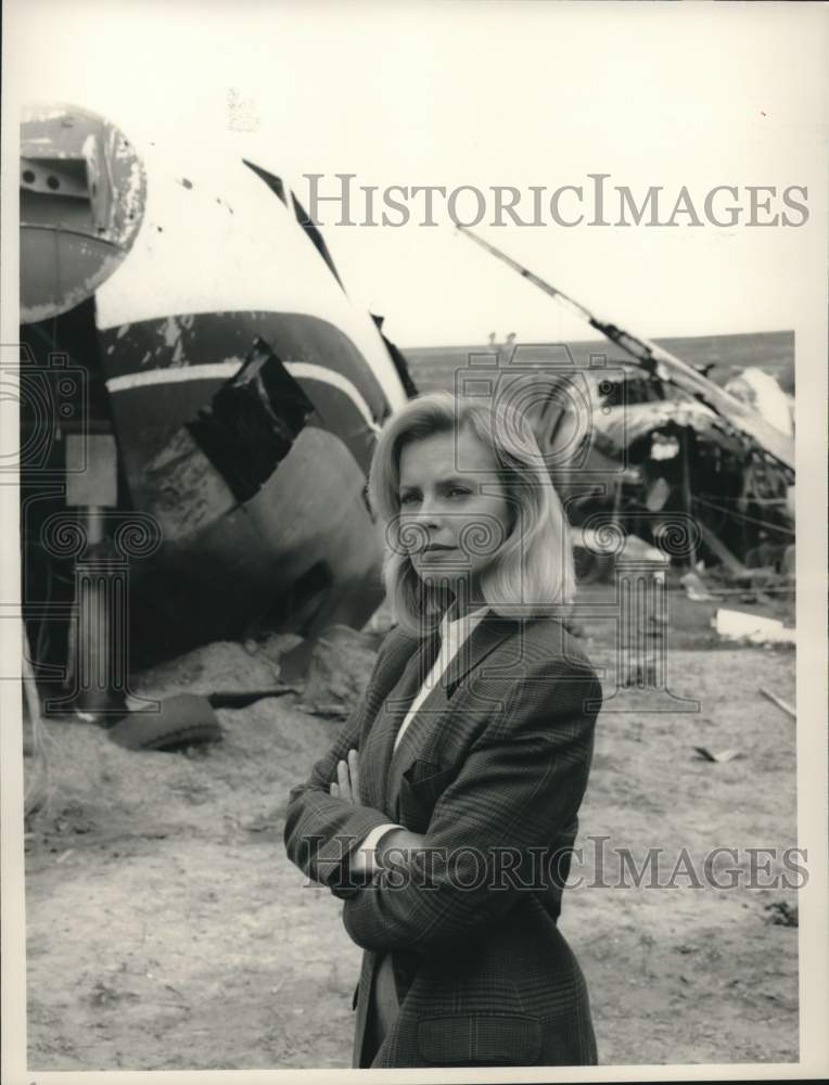 1990 Press Photo Actress in &quot;Aftermath The Mystery of Flight 15001&quot; Scene - Historic Images