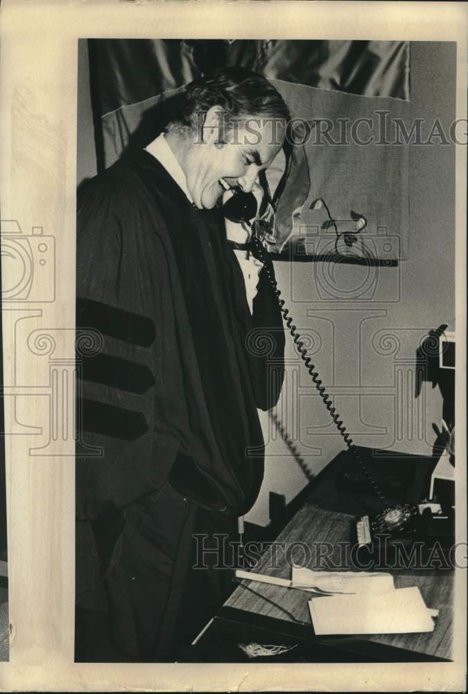 1974 Press Photo Senator George McGovern at Syracuse University Graduation - Historic Images