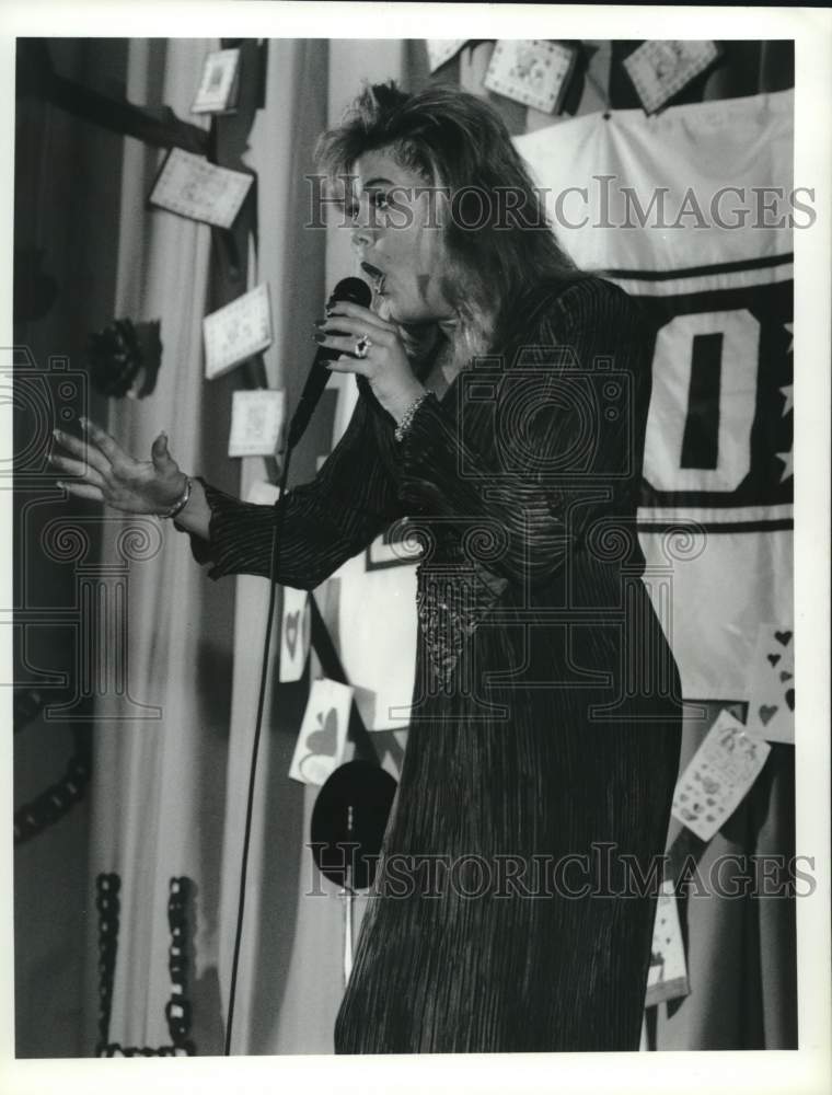 1990 Press Photo Lisa Molella, Miss New York State at Veterans Hospital - Historic Images