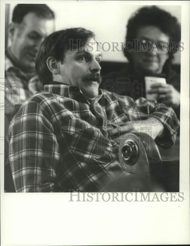 1987 Press Photo John Runge, South Onondaga New York Farmer at Church Meeting - Historic Images