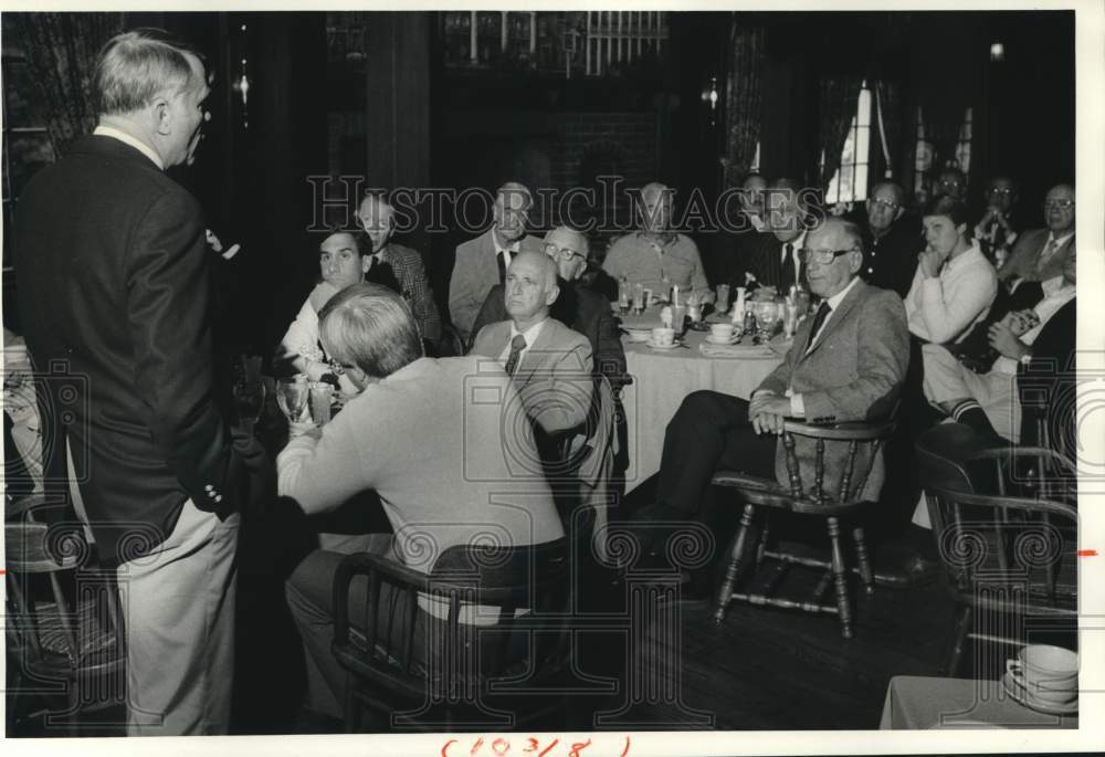 1984 Press Photo Fred Dunlap, Colgate University Football at Luncheon - Historic Images