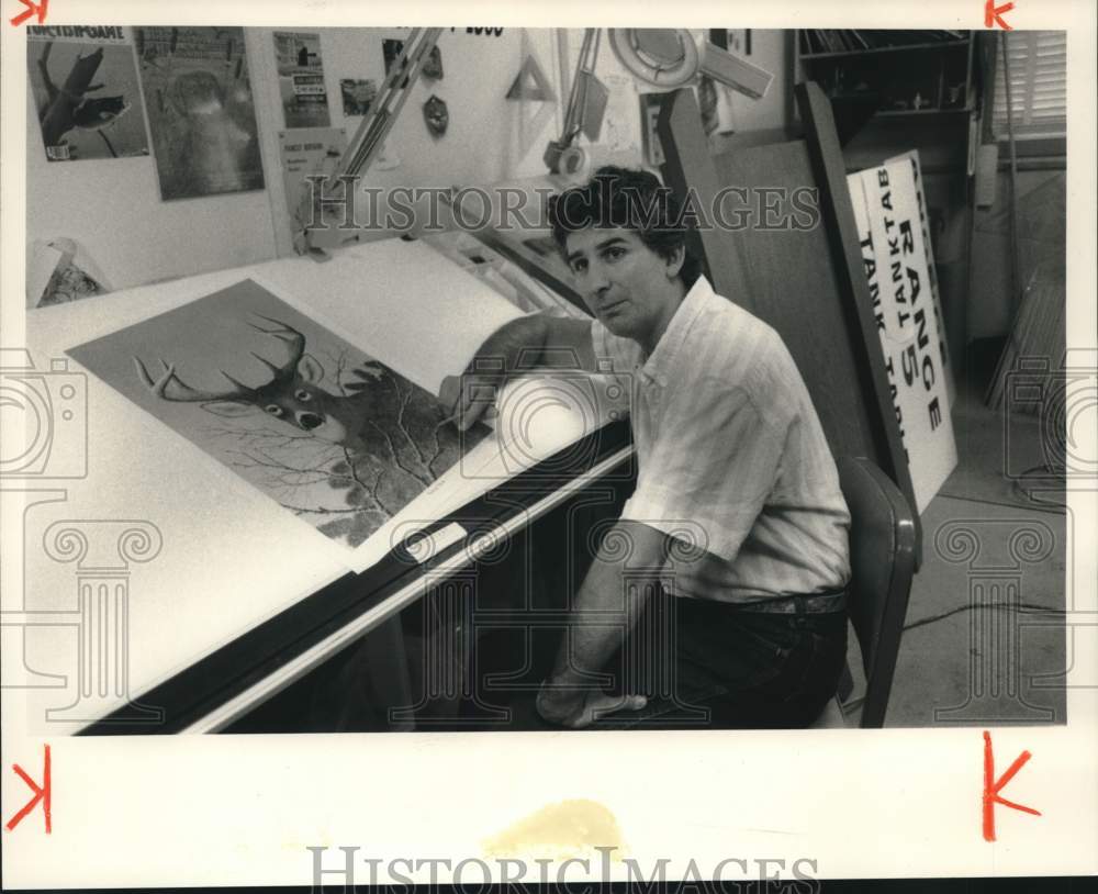 1988 Press Photo Artist Tony Dumaw at Fort Drum with Art Work - Historic Images