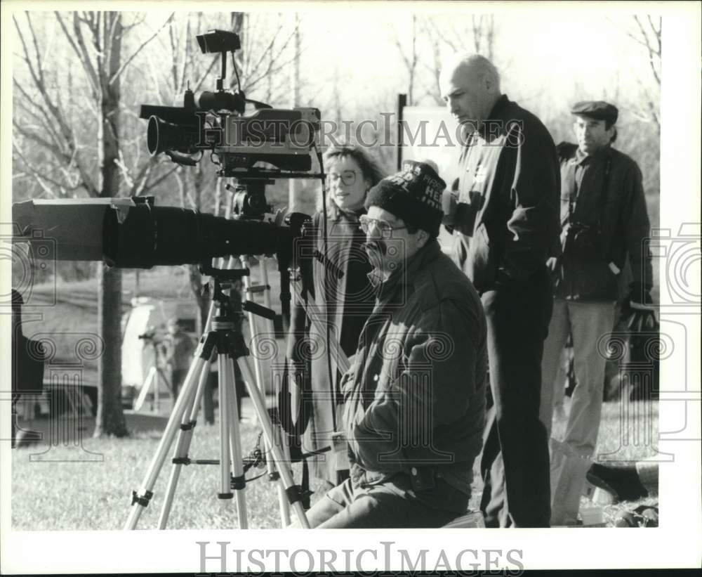 1989 Press Photo Camera Men at Robert O&#39;Dell Hostage Scene - sya14357- Historic Images