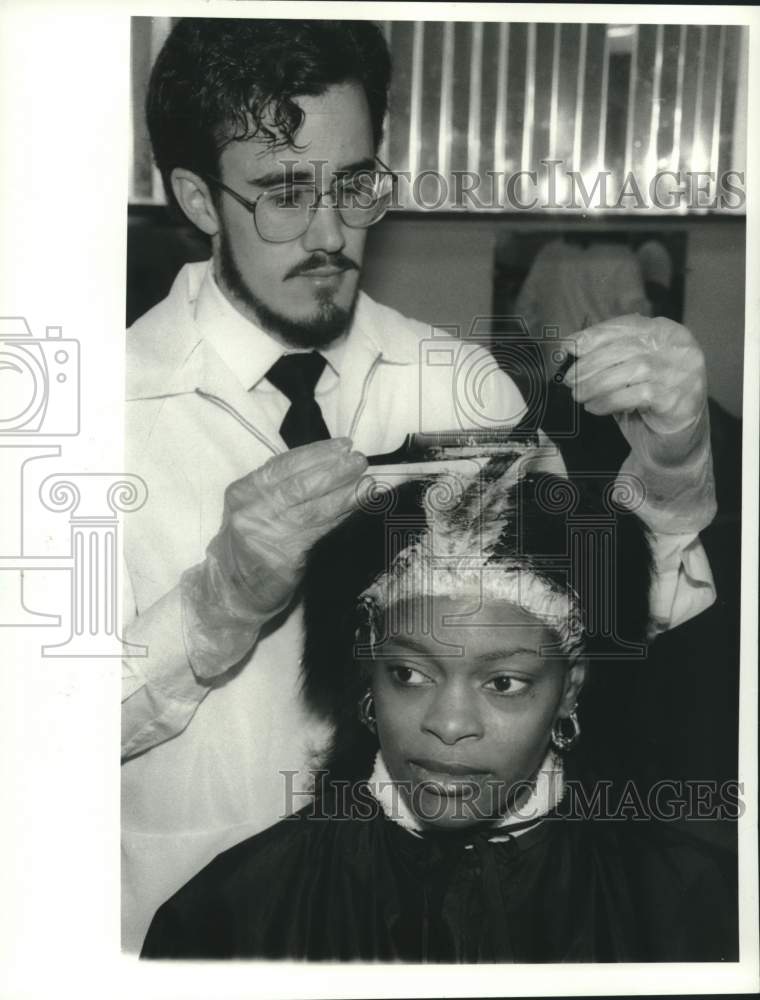 1987 Fred Drury Applies Chemical Hair Relaxer on Valerie Thomas - Historic Images