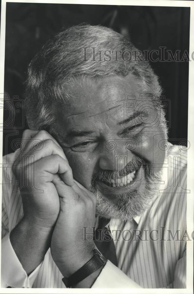 1987 Press Photo Tony Malara of Central Broadcasting Service in Interview - Historic Images