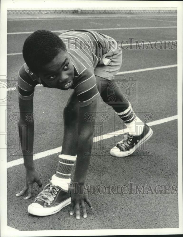 1987 Press Photo Ricky Shackhouse at Sunnycrest Park Junior Olympics Track Race - Historic Images