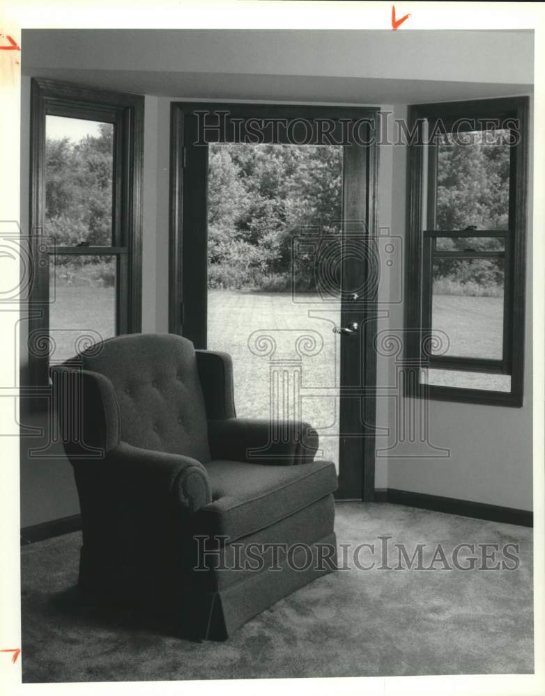 1991 Press Photo Interior Family Room Window in House of the Week Feature - Historic Images