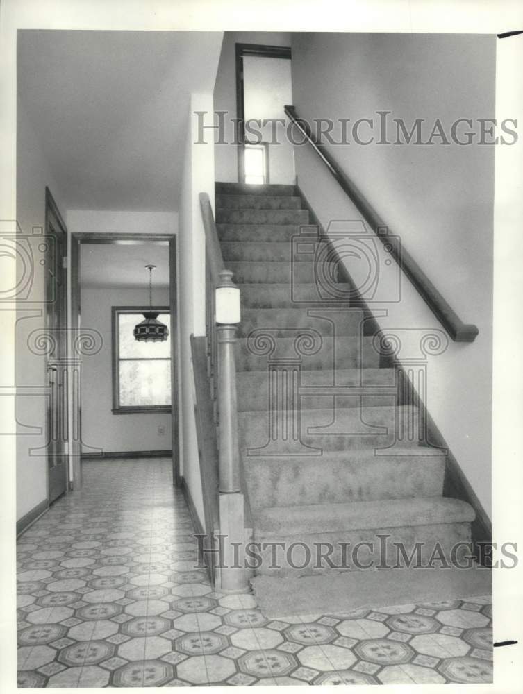 1986 Press Photo Stair Case of Model Home at Henry K. Woods Road in Cicero - Historic Images