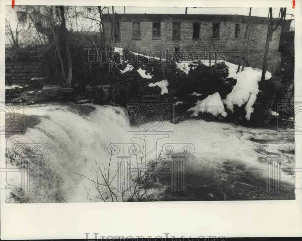 1985 Press Photo Hydro Electric Plant on Clark Street in Auburn New York- Historic Images