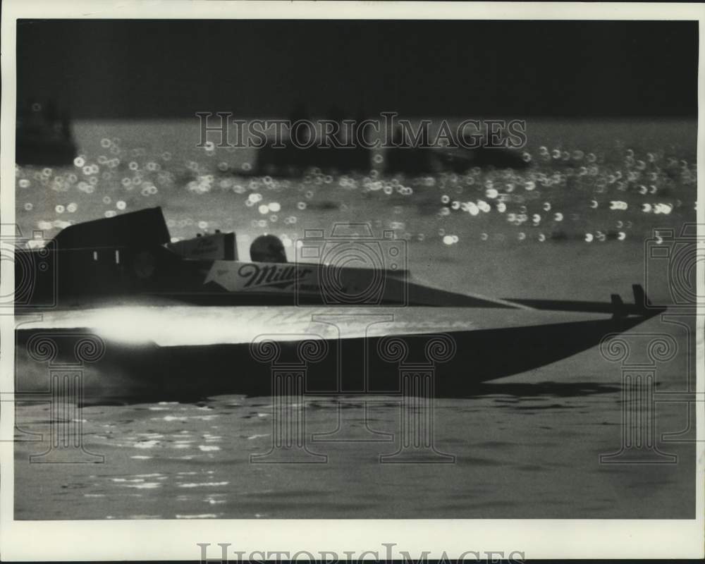 1986 Press Photo Chip Hanauer Miller Hyrdoplane Racer at Onondaga Lake Classic - Historic Images