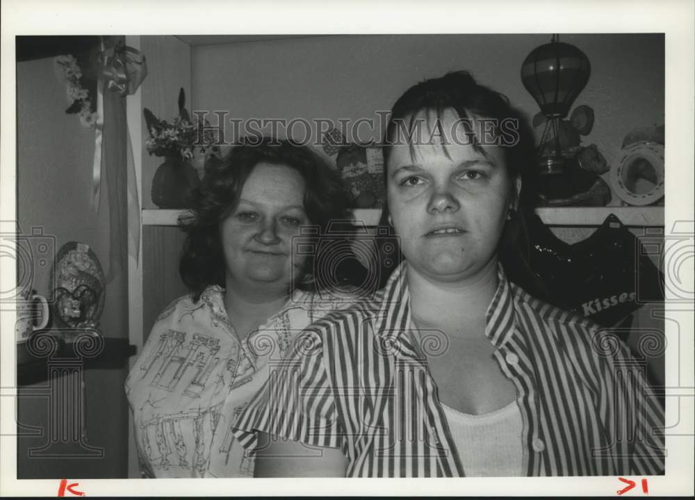 Press Photo Vicki Knapp, Special Thoughts Business Owner with Shelly Graves - Historic Images