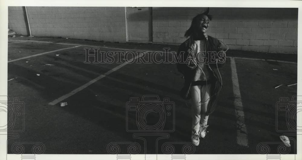 1990 Press Photo Tavia Hawthorn Jumping Rope at South Salina Street - sya15571- Historic Images