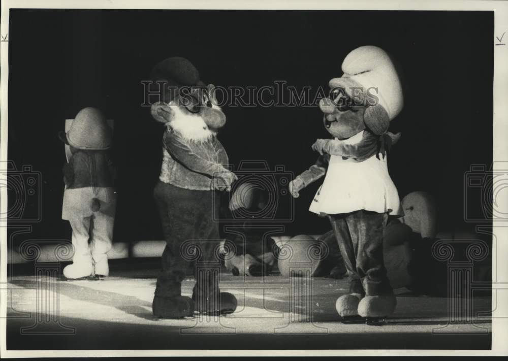 1985 Press Photo Smurfs Skating at the Ice Capades - sya15724- Historic Images