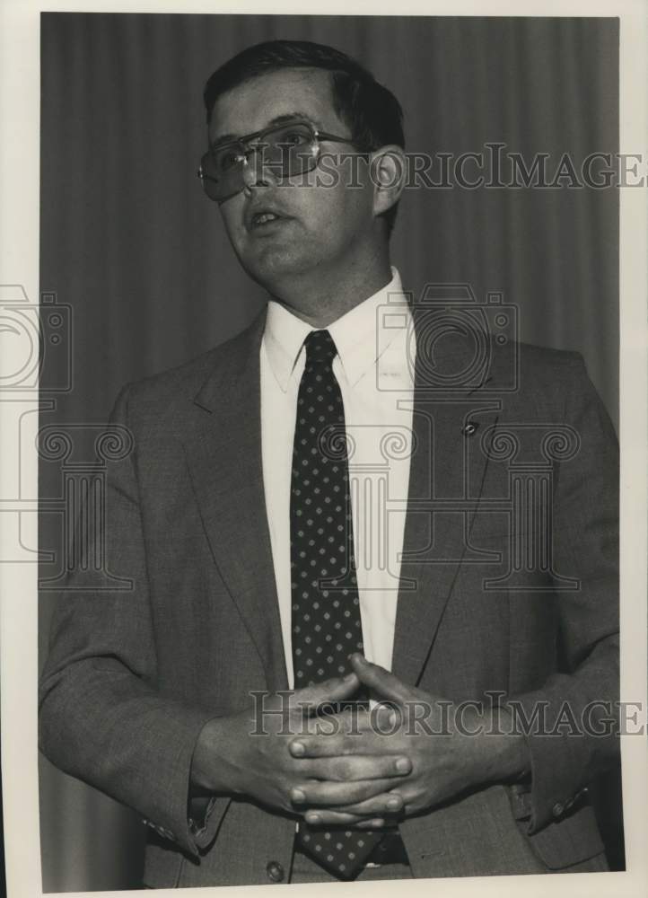 Press Photo Donald Lawless Speaking at Bellevue United Methodist Church - Historic Images