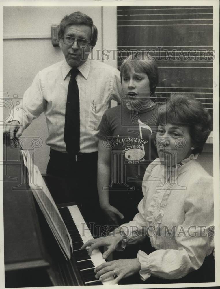 1984 Press Photo Syracuse Children&#39;s Chorus Member Jon Hottenstein and Family - Historic Images