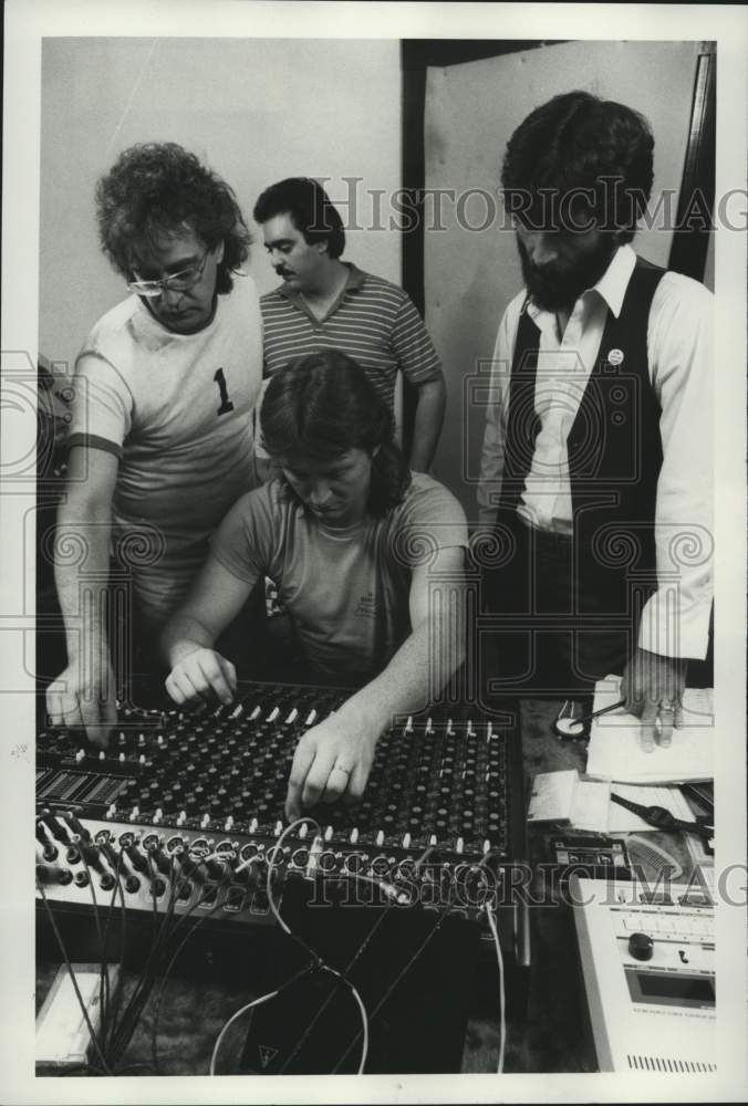 1986 Press Photo Danny Holmes in Recording Studio - Historic Images